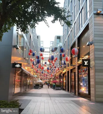 $2,700 | 811 4th Street Northwest, Unit 1215, Washington, DC 20001