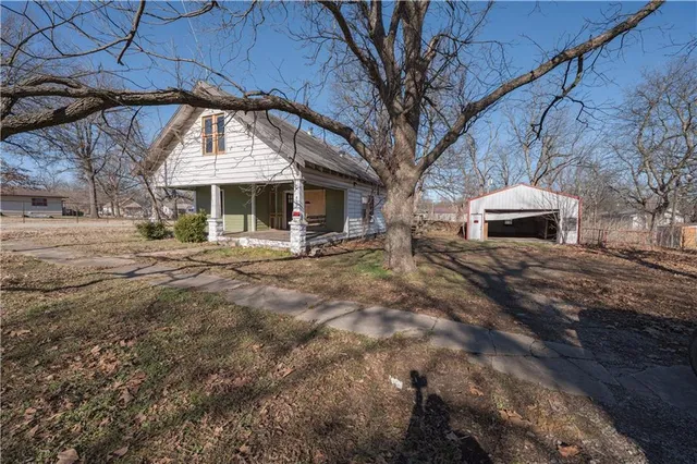 $27,500 | 415 Elm Street, Chetopa, KS 67336