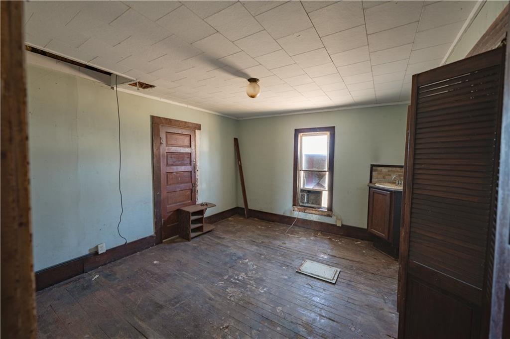 415 Elm Street Chetopa, KS 67336 - Photo 11 of 25