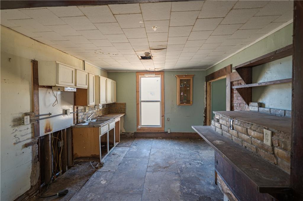 415 Elm Street Chetopa, KS 67336 - Photo 13 of 25