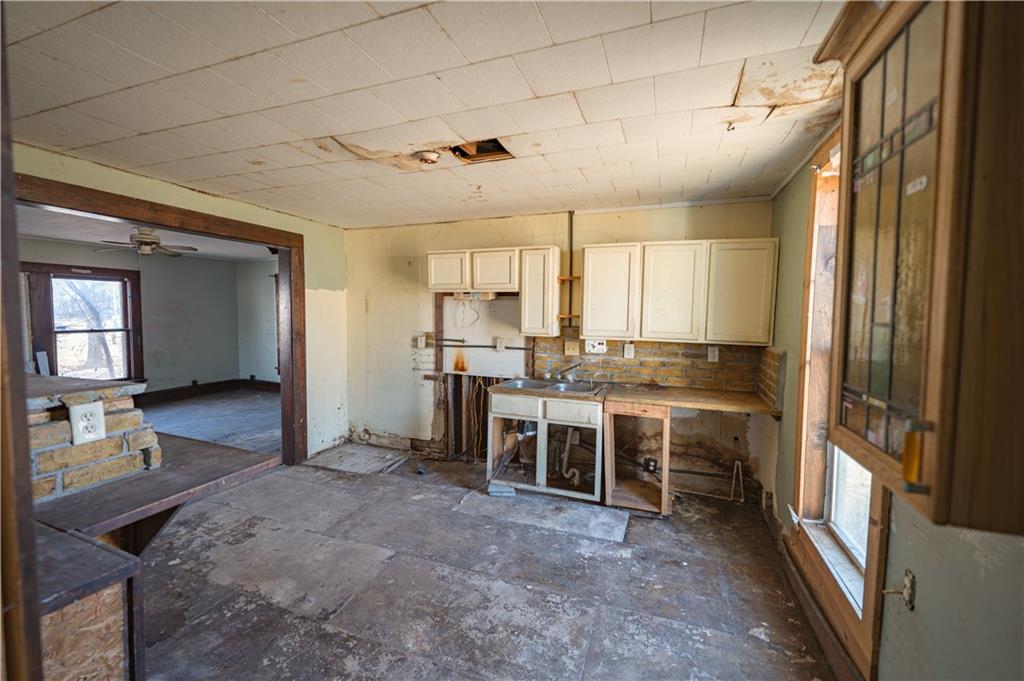 415 Elm Street Chetopa, KS 67336 - Photo 14 of 25