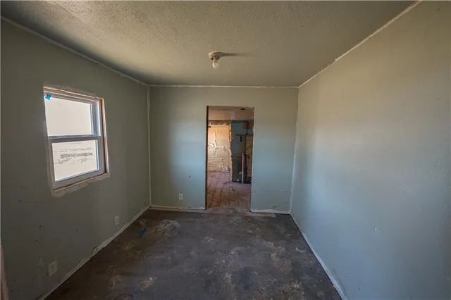 $27,500 | 415 Elm Street, Chetopa, KS 67336