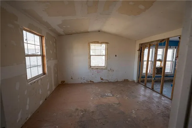 $27,500 | 415 Elm Street, Chetopa, KS 67336