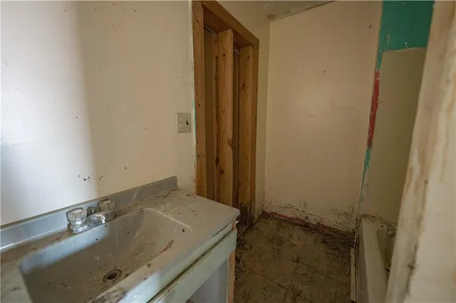 $27,500 | 415 Elm Street, Chetopa, KS 67336