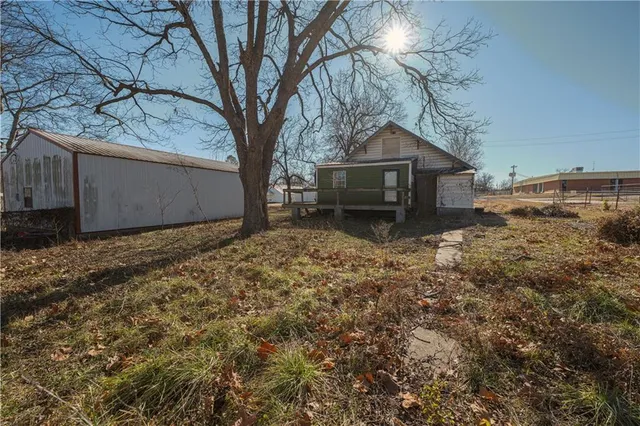 $27,500 | 415 Elm Street, Chetopa, KS 67336