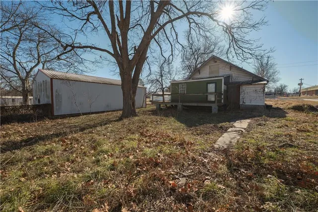 $27,500 | 415 Elm Street, Chetopa, KS 67336