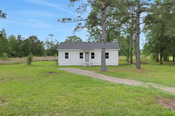 $115,000 | 440 County Road 2048, Hull, TX 77564