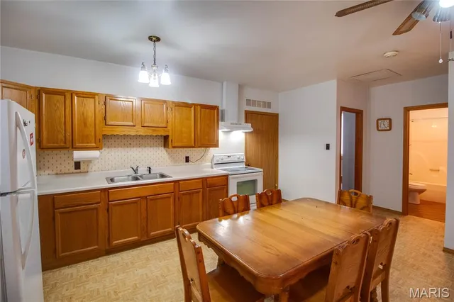 $184,900 | 986 Franklin Hill Road, Hardin, IL 62047