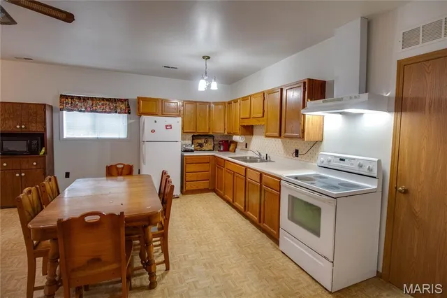 $184,900 | 986 Franklin Hill Road, Hardin, IL 62047