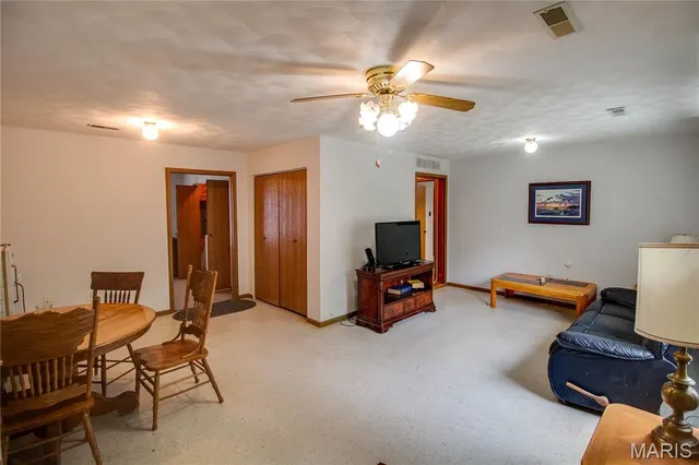 $184,900 | 986 Franklin Hill Road, Hardin, IL 62047