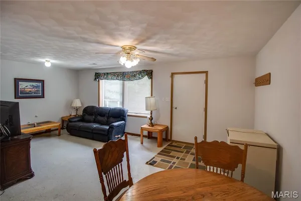 $164,000 | 986 Franklin Hill Road, Hardin, IL 62047