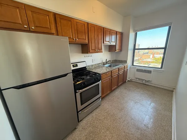$2,345 | 6230 North Kenmore Avenue, Unit 1002, Chicago, IL 60660