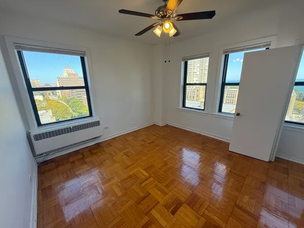 $2,345 | 6230 North Kenmore Avenue, Unit 1002, Chicago, IL 60660