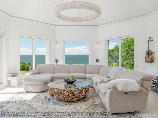 $7,500,000 | 3875 Hallock Lane, Mattituck, NY 11952