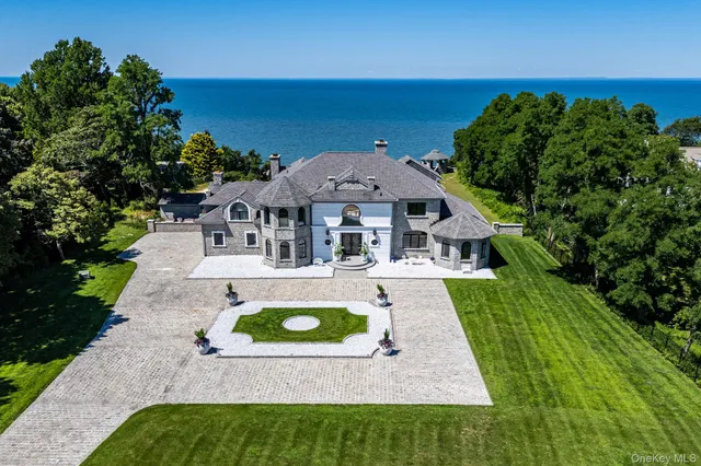 $7,500,000 | 3875 Hallock Lane, Mattituck, NY 11952