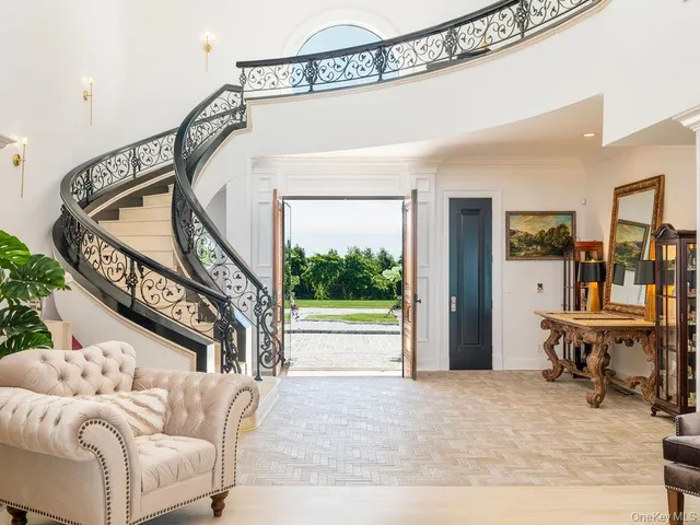 $7,500,000 | 3875 Hallock Lane, Mattituck, NY 11952