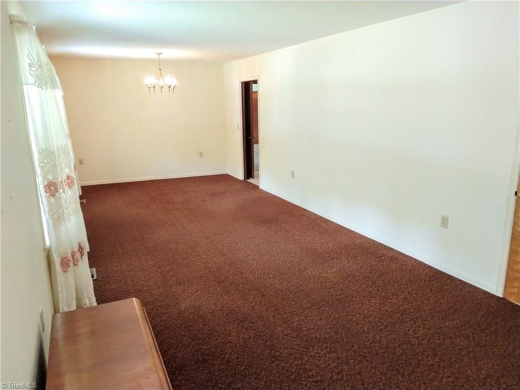 1123 East Springfield Road High Point, NC 27263 - Photo 4 of 24 Gallery Image 4