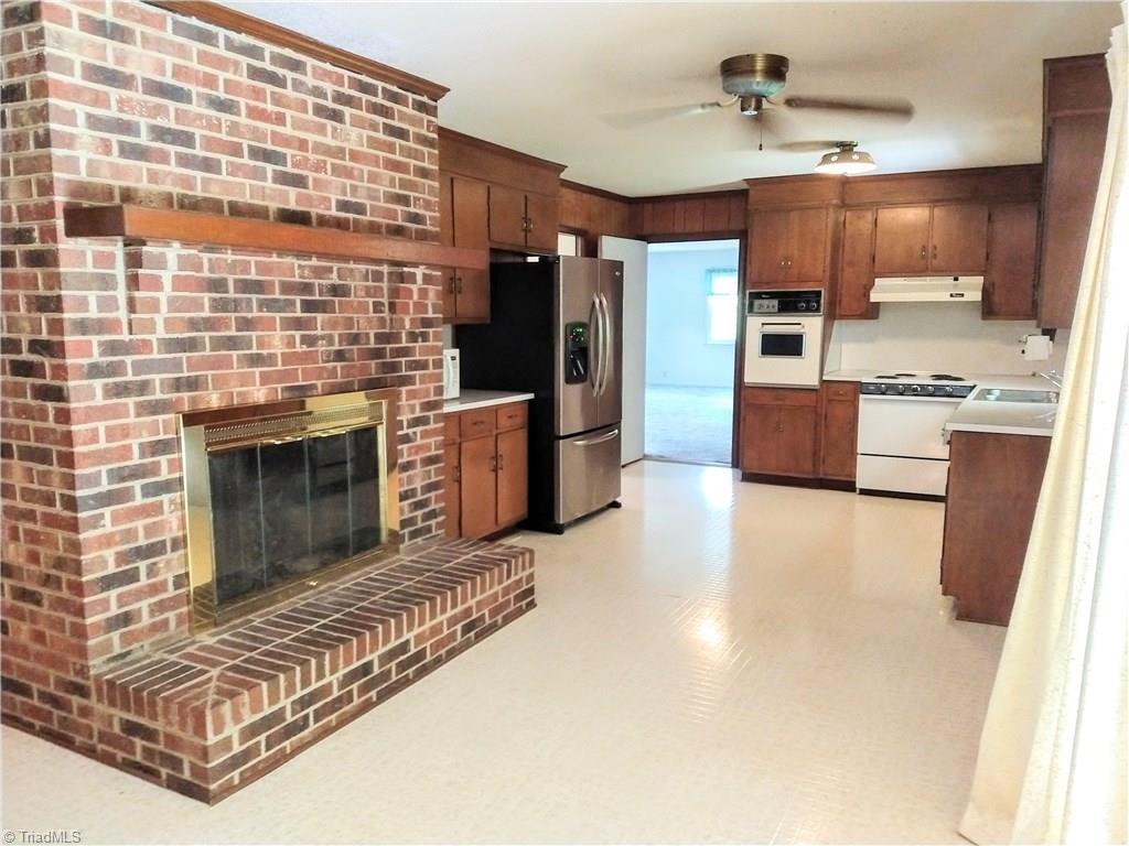 1123 East Springfield Road High Point, NC 27263 - Photo 9 of 24 Gallery Image 9