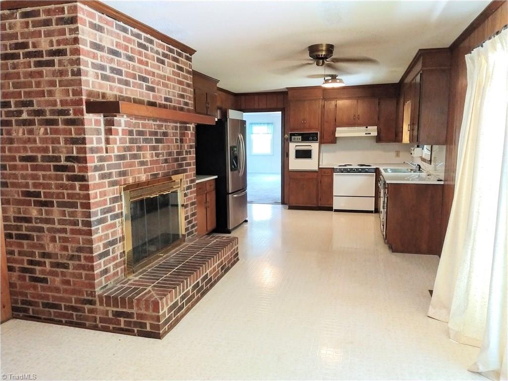 1123 East Springfield Road High Point, NC 27263 - Photo 10 of 24 Gallery Image 10