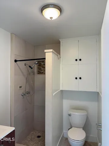a bathroom with a toilet and a shower