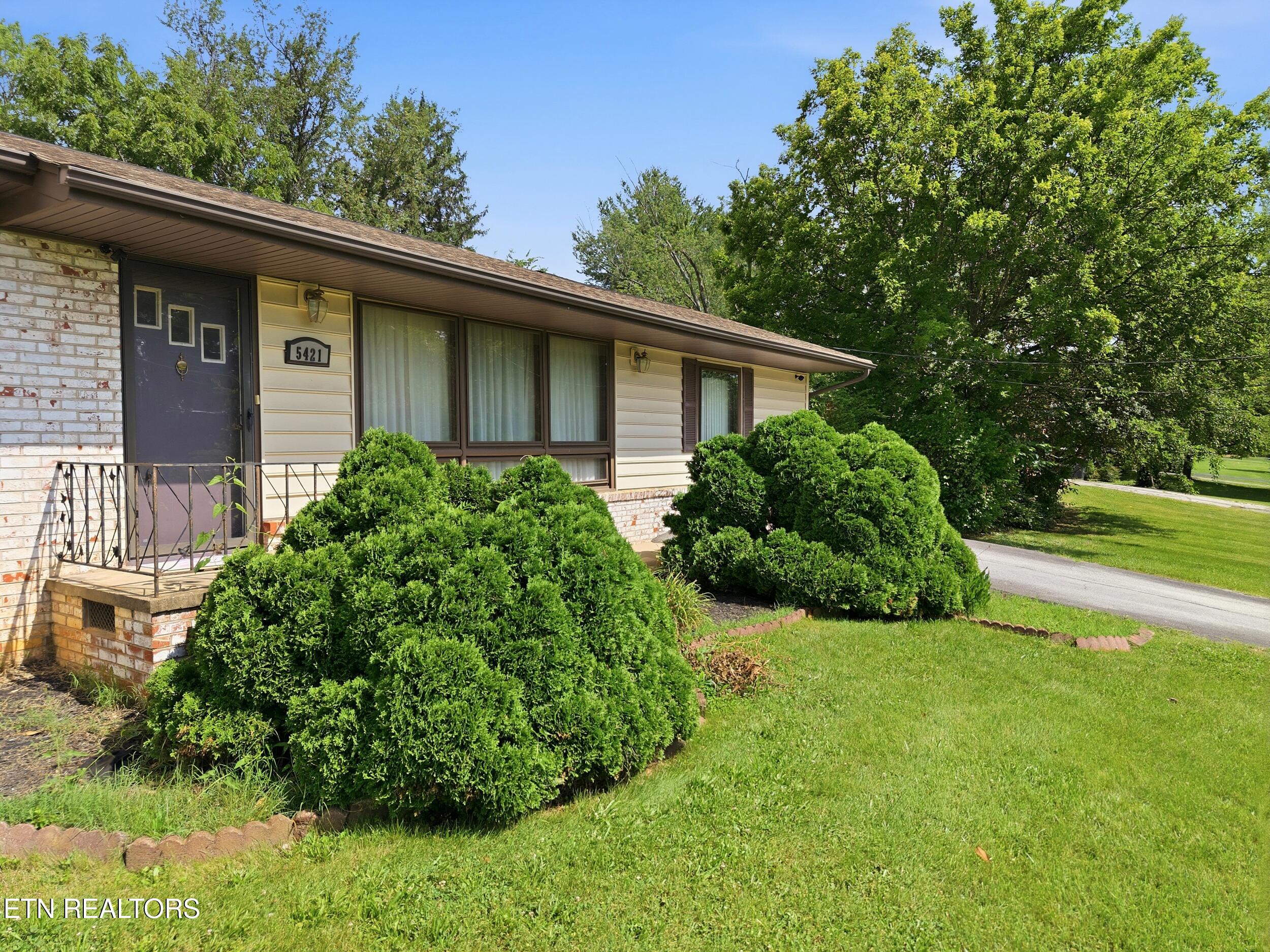 5421 Bluefield Road Knoxville, TN 37921 - Photo 4 of 42 5_5421_bluefield_rd_0004