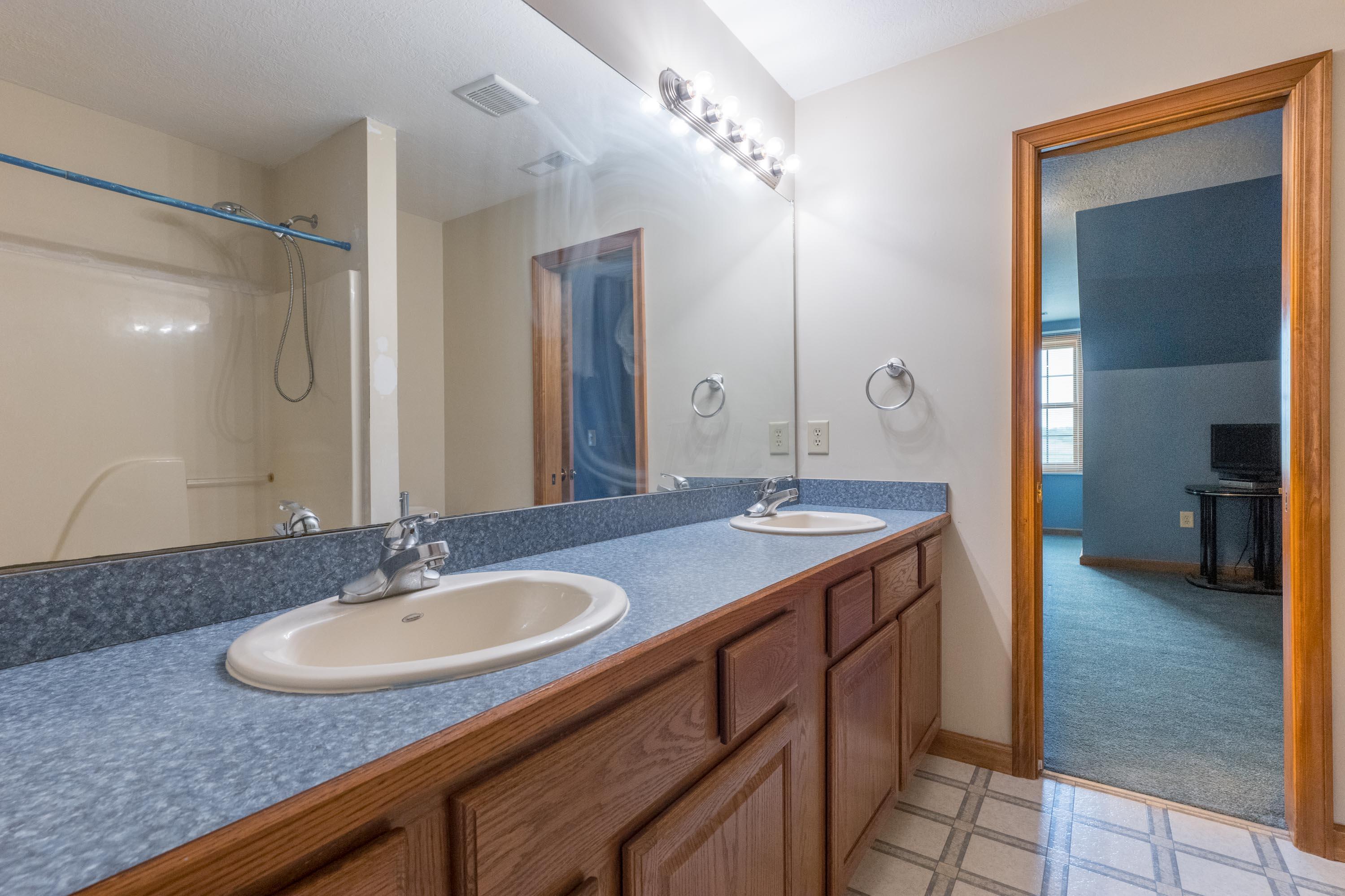 4640 Winchester Southern Road Circleville, OH 43113 - Photo 47 of 69 Full Bath
