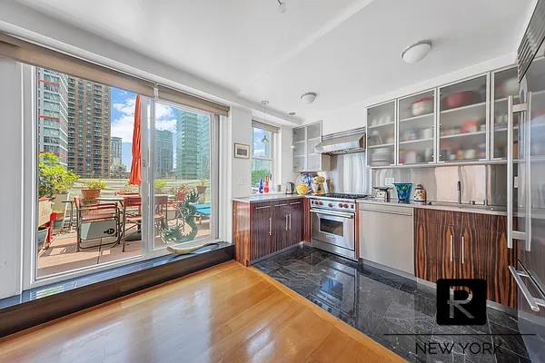 211 East 53rd Street, Unit 12C Manhattan, NY 10022 - Photo 2 of 7