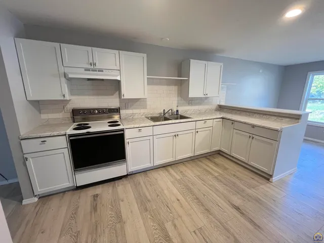 $900 | 2011 West 7th Avenue, Emporia, KS 66801