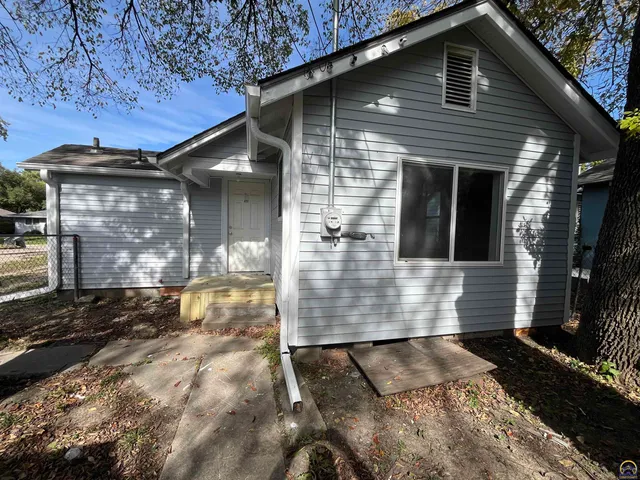 $900 | 2011 West 7th Avenue, Emporia, KS 66801