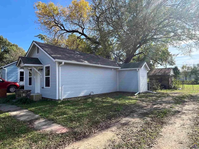 $900 | 2011 West 7th Avenue, Emporia, KS 66801