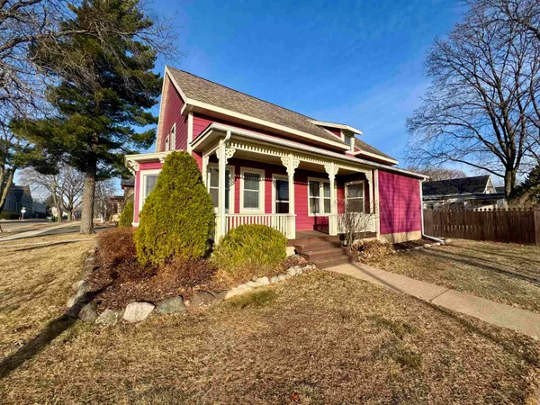 $469,900 | 410 Galena Street, Prairie du Sac, WI 53578