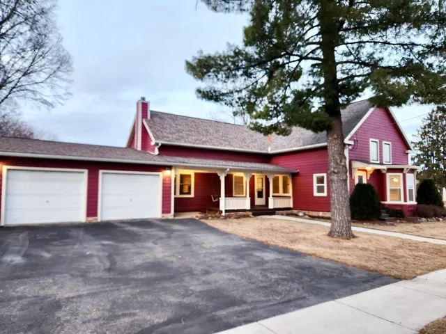 $469,900 | 410 Galena Street, Prairie du Sac, WI 53578