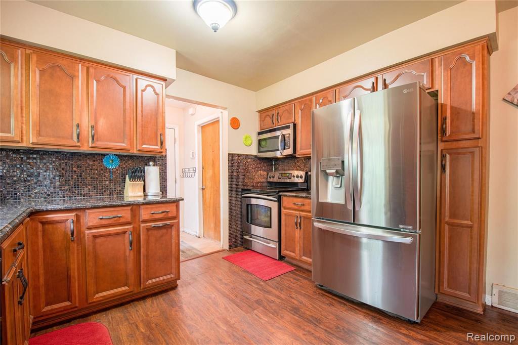 26159 Middlebelt Road Farmington Hills, MI 48334 - Photo 7 of 33