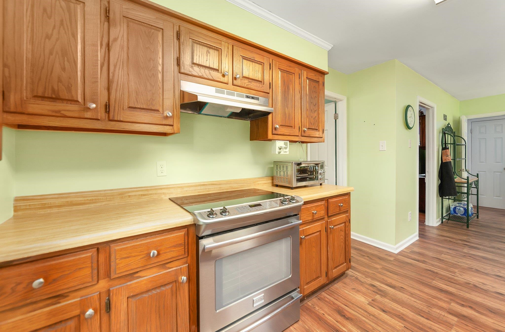 56 Ridgeoak Place Jackson, TN 38305 - Photo 5 of 34 a kitchen with stainless steel appliances granite countertop a stove a sink and a microwave