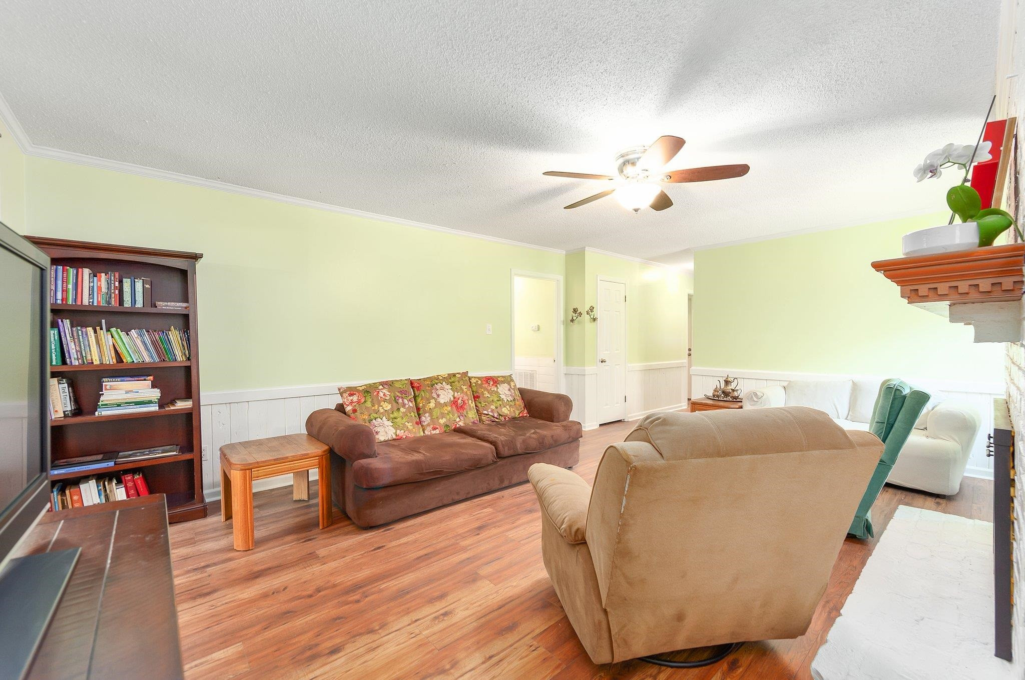 56 Ridgeoak Place Jackson, TN 38305 - Photo 10 of 34 a living room with furniture and a book shelf