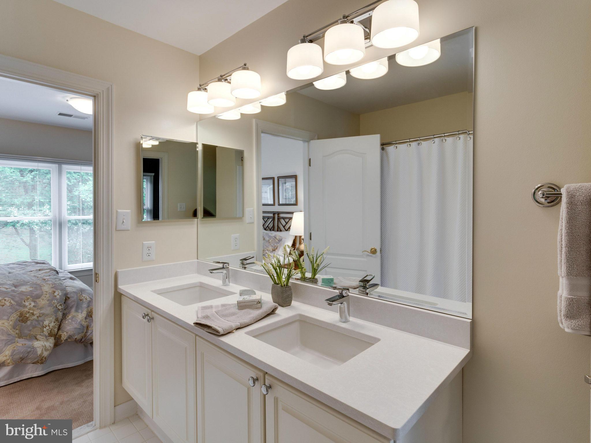 6400 Oak Meadow Way McLean, VA 22101 - Photo 18 of 30 Bath