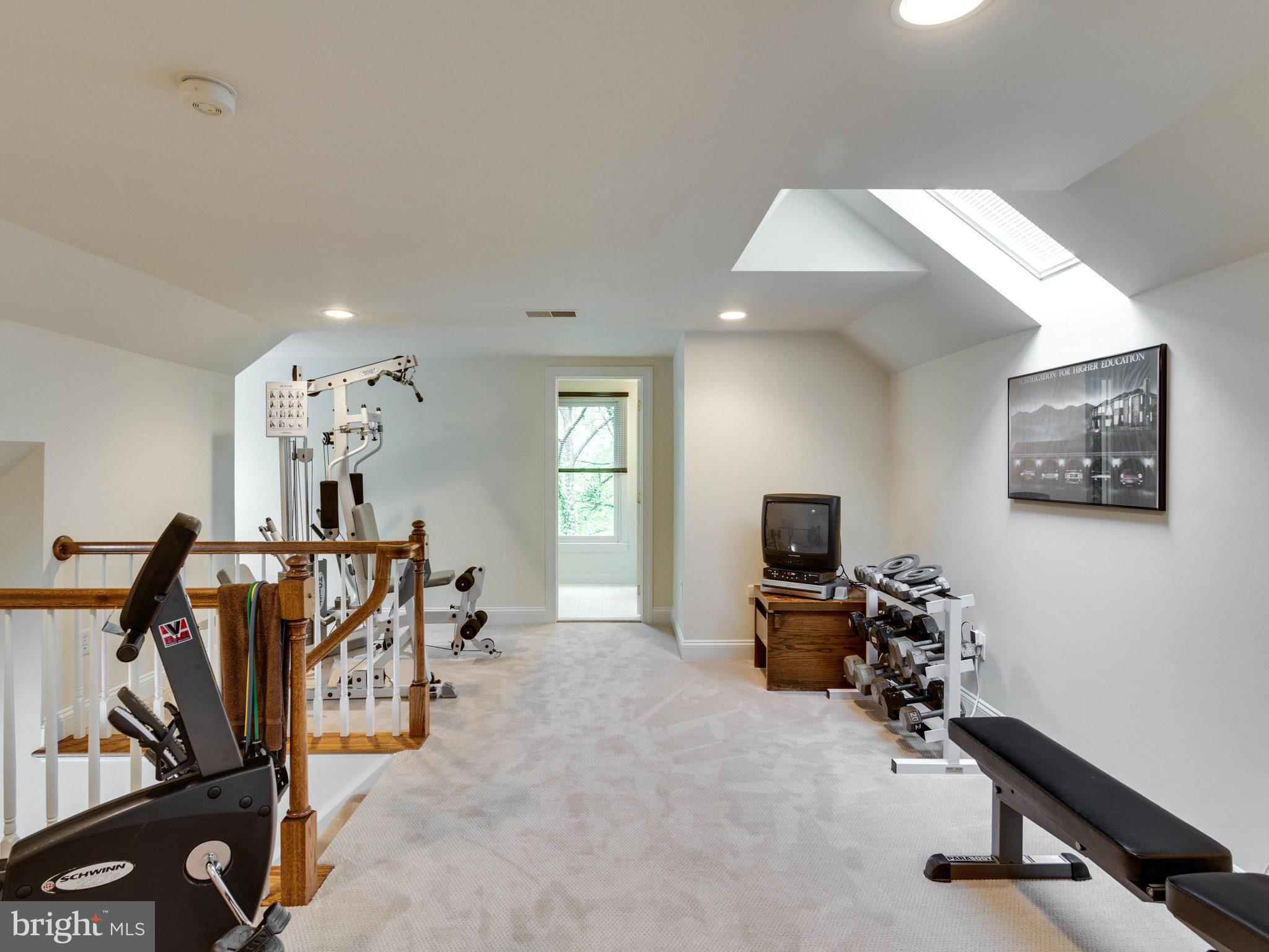 6400 Oak Meadow Way McLean, VA 22101 - Photo 21 of 30 Second Upper Level Loft