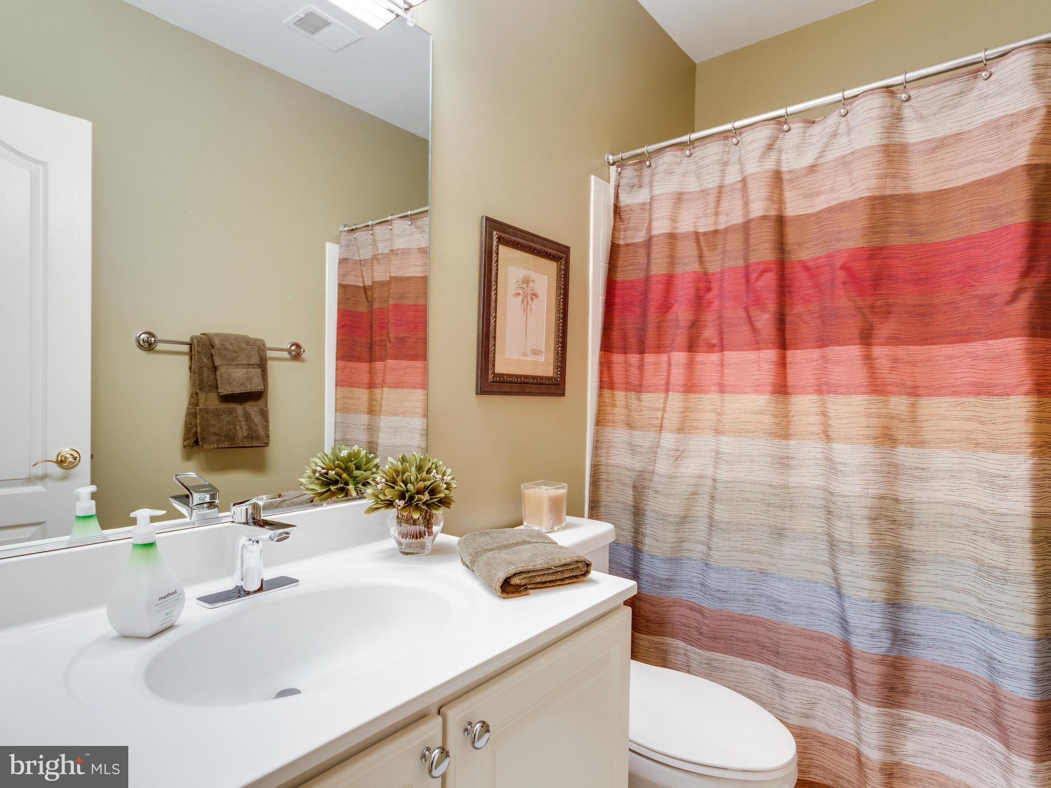 6400 Oak Meadow Way McLean, VA 22101 - Photo 27 of 30 Bath