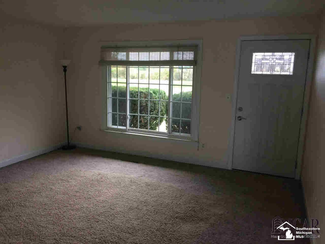 5190 Williams Road Newport, MI 48166 - Photo 7 of 28 21379616-6.JPG