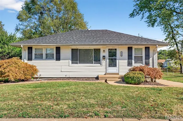 $174,900 | 1110 St Bernadette Lane, Florissant, MO 63031