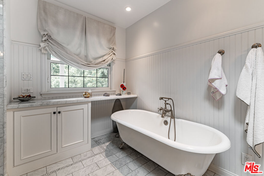 1438 San Ysidro Drive Beverly Hills, CA 90210 - Photo 25 of 40 a bathroom with a sink and a bathtub