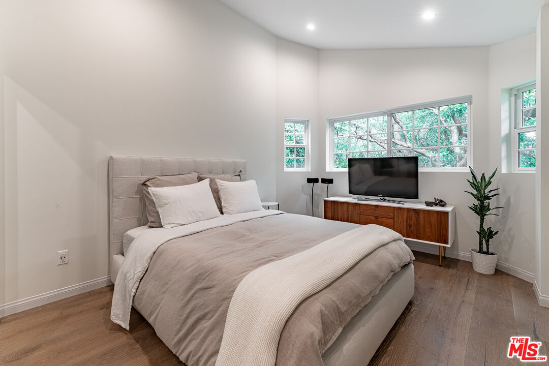 1438 San Ysidro Drive Beverly Hills, CA 90210 - Photo 34 of 40 a bedroom with a bed and a flat screen tv