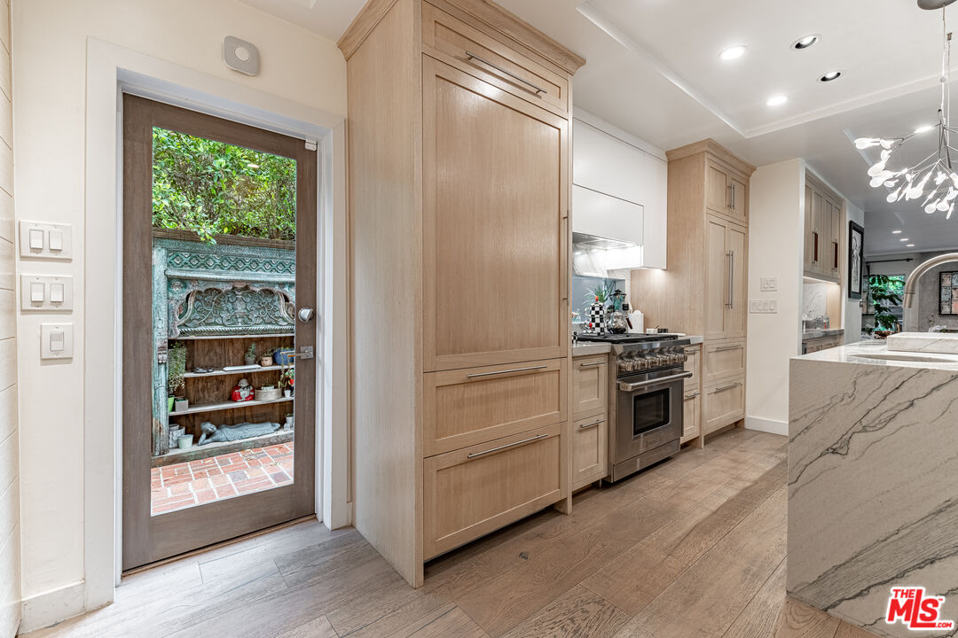 1438 San Ysidro Drive Beverly Hills, CA 90210 - Photo 8 of 40 a kitchen with a refrigerator and a stove