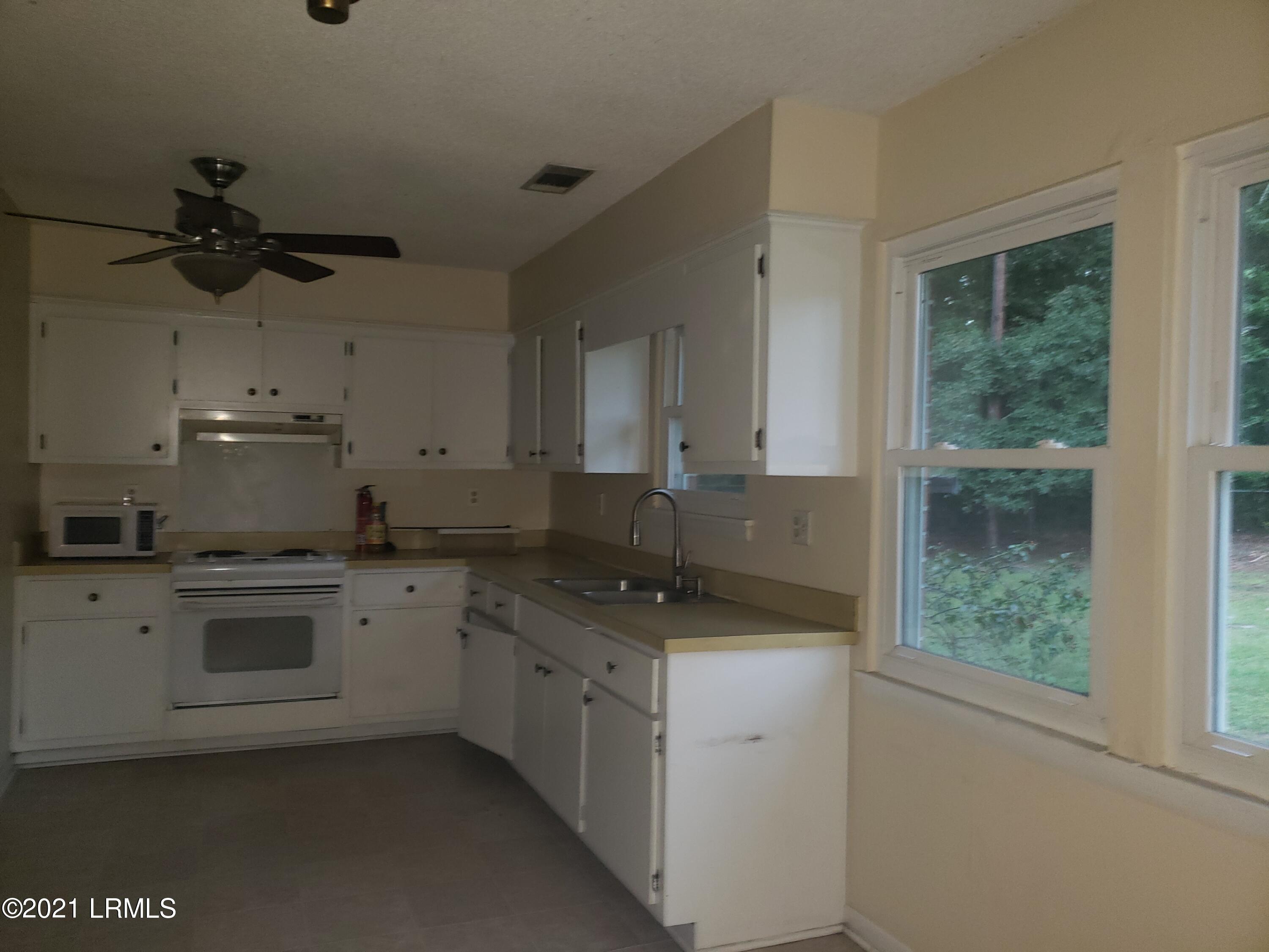 181 Bay Pines Road Beaufort, SC 29906 - Photo 8 of 10 20210923_190602