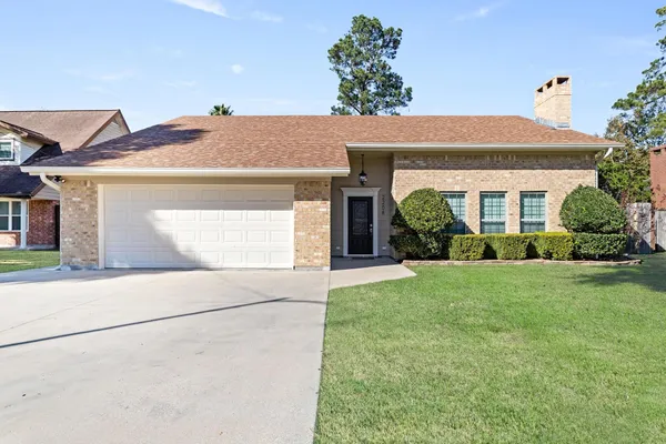 $349,900 | 2208 Spring Oak Lane, Orange, TX 77632