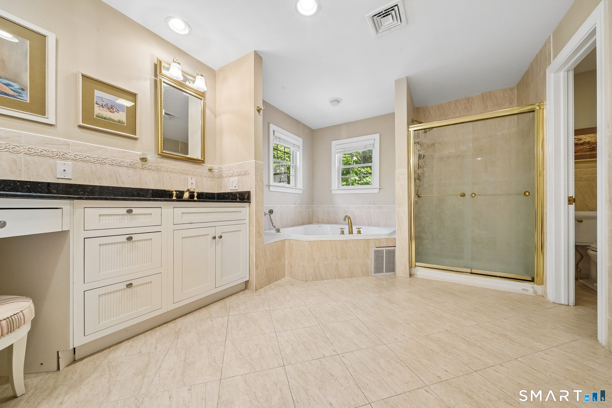 132 East Hunting Ridge Road Stamford, CT 06903 - Photo 16 of 29