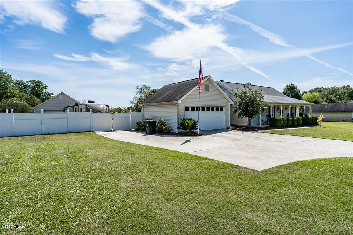 6180 Skipperton Road Macon, GA 31216 - Photo 2 of 37 a front view of a house with yard