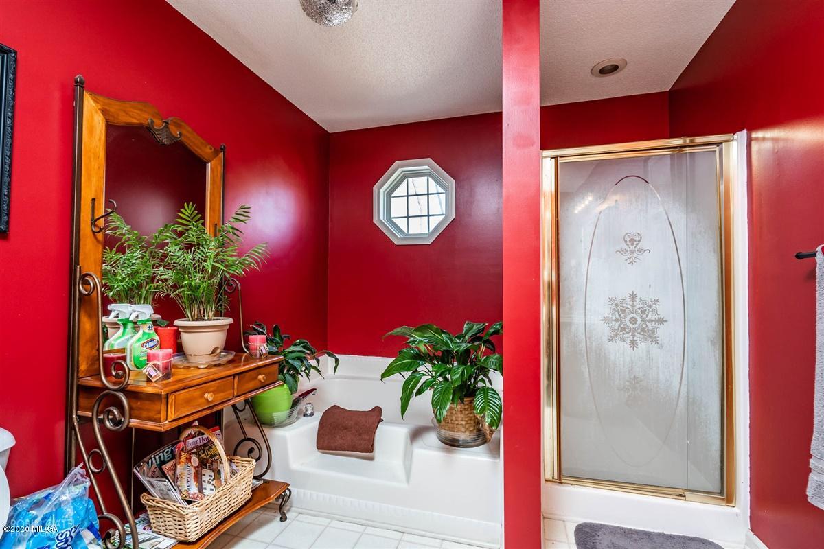 6180 Skipperton Road Macon, GA 31216 - Photo 16 of 37 a view of an entryway with paintings on the wall