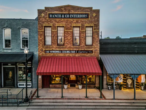 $849,000 | 106 West Main Street, Pilot Point, TX 76258