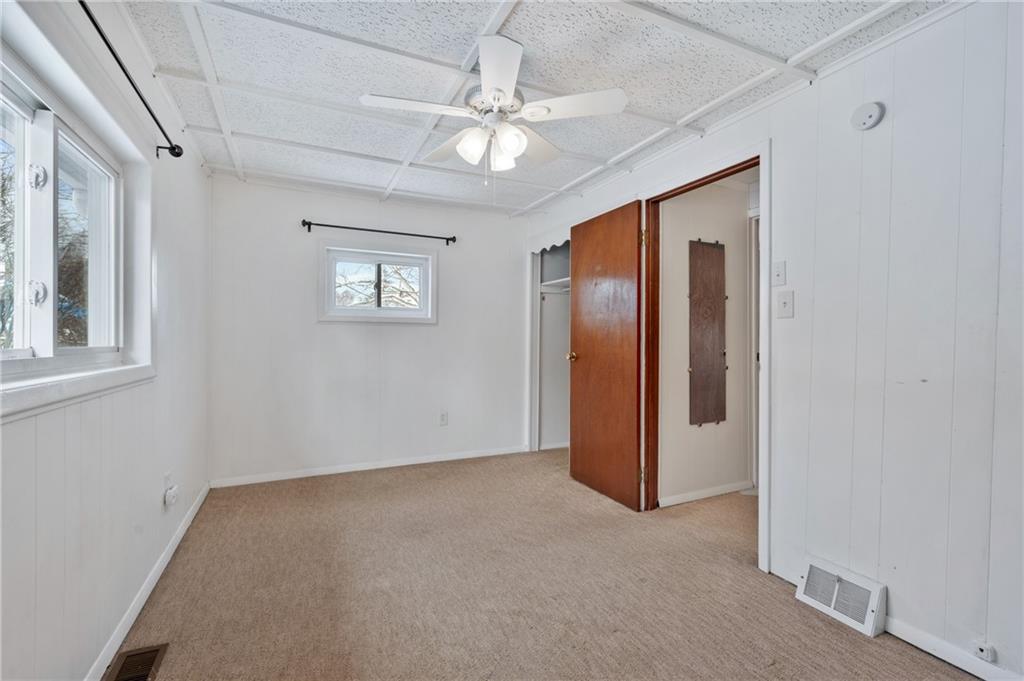 185 Foxwood Road Coraopolis, PA 15108 - Photo 14 of 38
